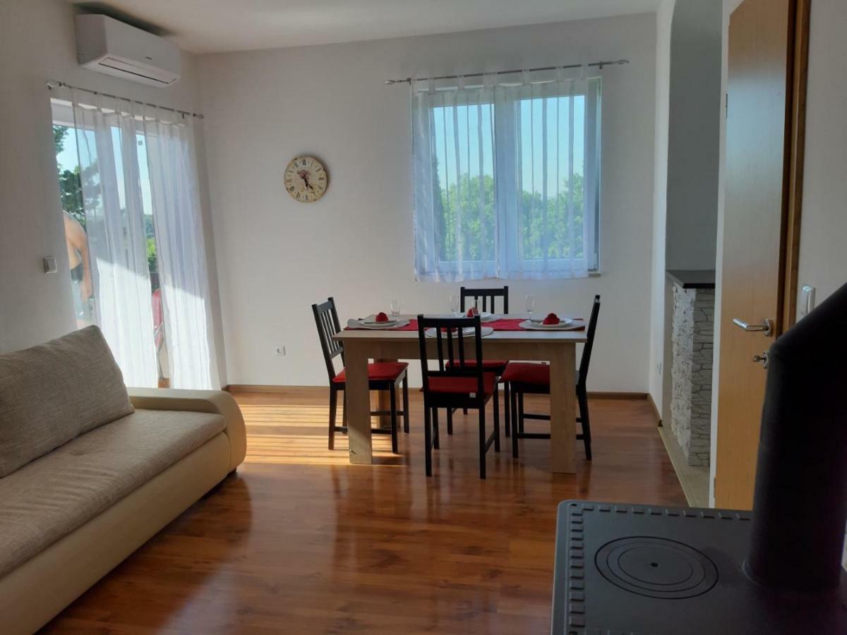 Apartman Igy Vinkuran Exteriör bild
